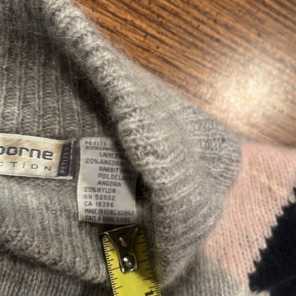 Vintage Liz Claiborne petite lambswool and angora blend argyle print sweater - Picture 8 of 9